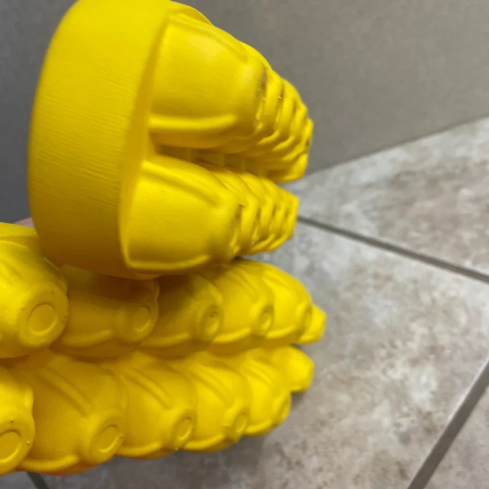 Meow Wolf Omega‎ Mart Cage-Free Toes Yellow Egg Carton Slides Men 10.5 women 12